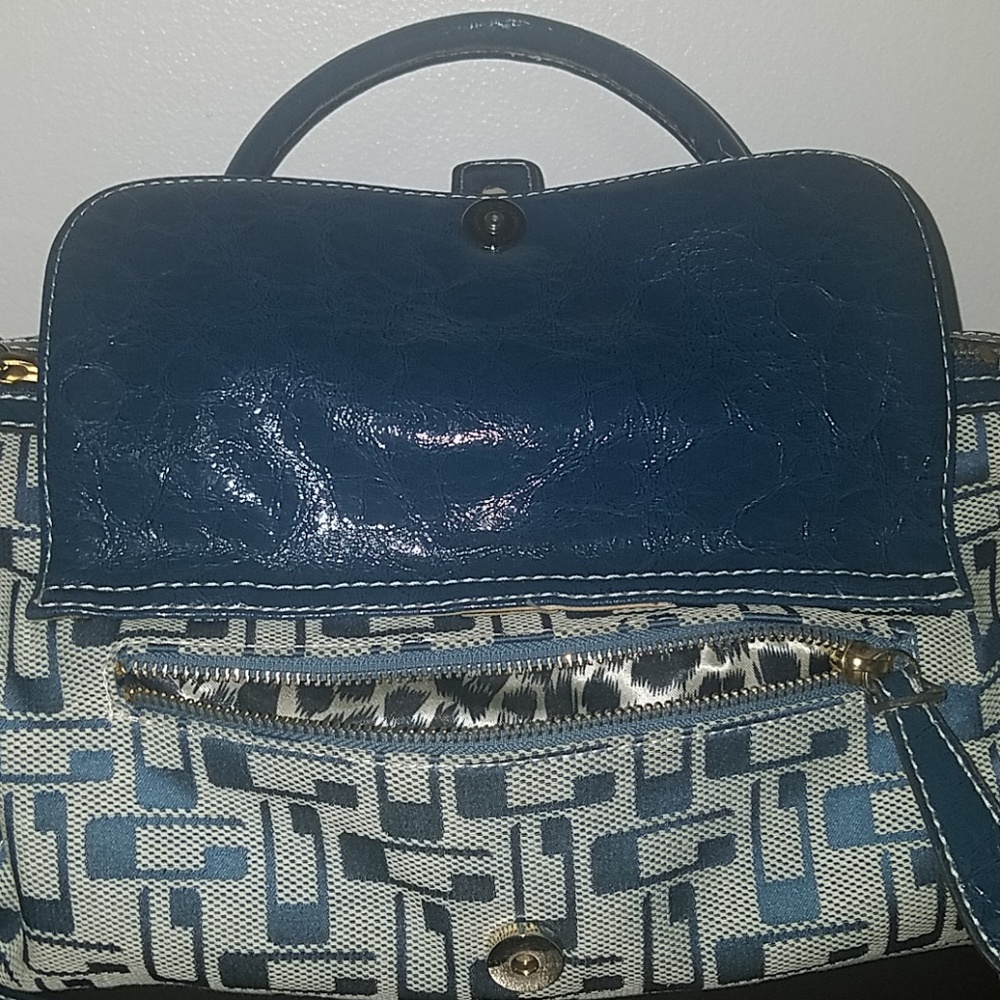 GUESS Purse - Picture 2 of 6